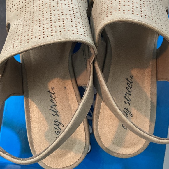 Women Sandals - Picture 6 of 8